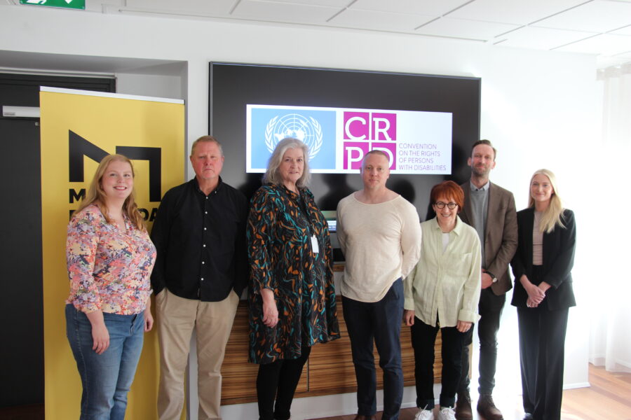 Hagsmunasamtökin kynntu áherslur sínar á fundi nefndar Sameinuðu þjóðanna um réttindi fatlaðs fólks 1. september s.l. Fundinn sátu einnig fulltrúar frá Rannsóknarsetri í fötlunarfræðum og Mannréttindastofnun Íslands. Á myndinni eru f.v.: Svava Arnardóttir frá Geðhjálp, Árni Múli Jónasson frá Þroskahjálp, Margrét Steinarsdóttir frá Mannréttindastofnun Íslands, Eiríkur Karl Ólafsson Smith frá Rannsóknarsetri í fötlunarfræðum, Rannveig Traustadóttir frá Rannsóknarsetri í fötlunarfræðum, Sigurður Árnason frá ÖBÍ og Þórdís Helgadóttir Thors frá Umhyggju.