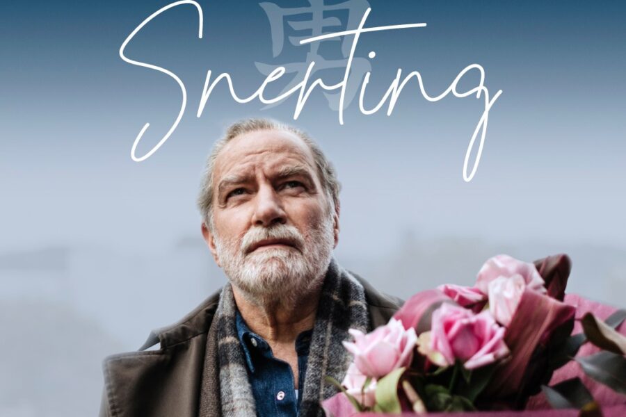 Auglýsingaplakat, bíómyndarinnar Snerting. Egill Ólafsson með blómvönd.