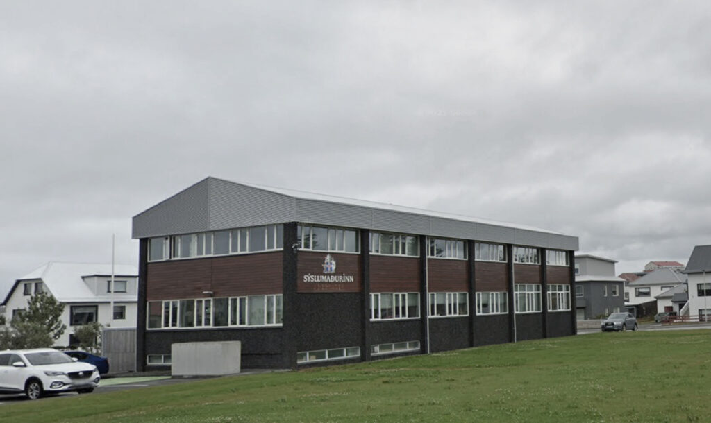Bygging í Keflavík þar sem sýslumaðurinn á Suðurnesjum hefur aðsetur.