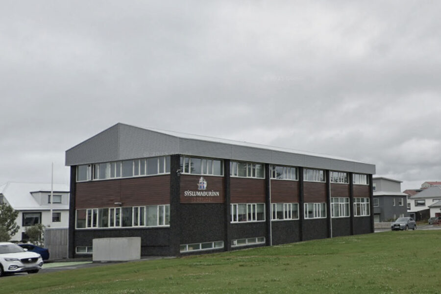 Bygging í Keflavík þar sem sýslumaðurinn á Suðurnesjum hefur aðsetur.